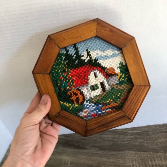 Vtg Rustic Octagonal Needlepoint Wall Art - Picture 12 of 13